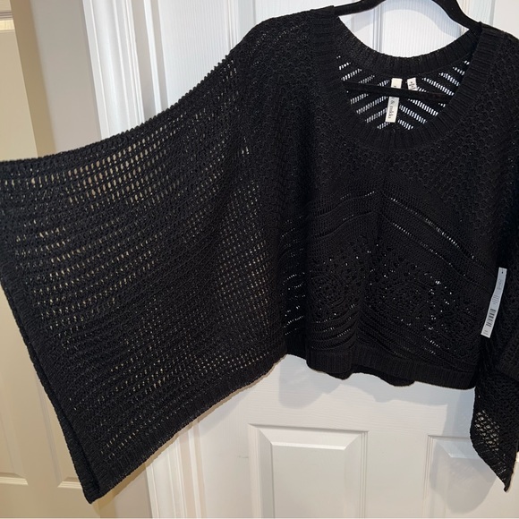NWT Robbie & Nikki Black Knit Crochet Top - Picture 3 of 10